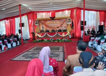 Suasana Rapat Paripurna Istimewa DPRD Kota Salatiga dalam rangka Hari Jadi ke-1276 Kota Salatiga yang digelar di Alun-alun Pancasila, Jumat, 24 Juli 2026. (Angga Rosa/Lingkarjateng.id)