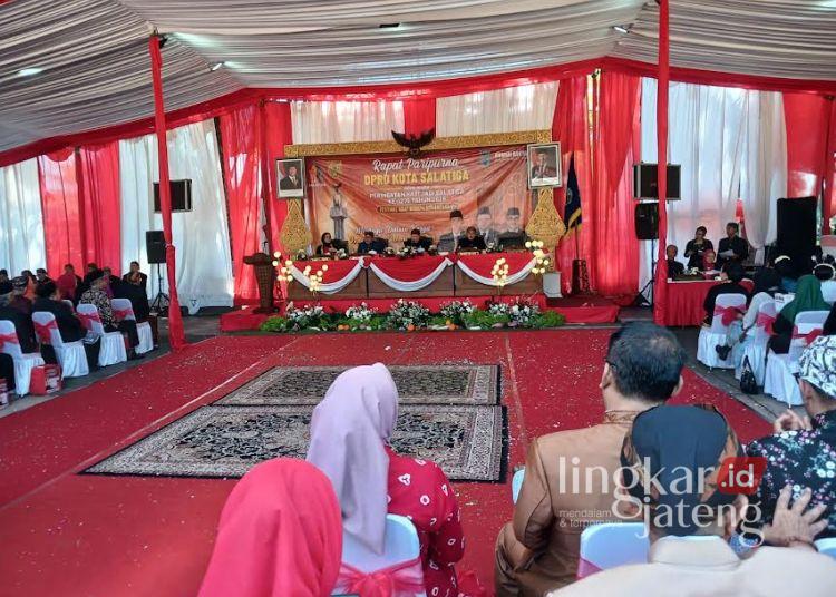 Ketua DPRD Sebut Budaya Harus Jadi Motor Pembangunan, Salatiga Jangan Kehilangan Jati Diri 25 Suasana Rapat Paripurna Istimewa DPRD Kota Salatiga dalam rangka Hari Jadi ke-1276 Kota Salatiga yang digelar di Alun-alun Pancasila, Jumat, 24 Juli 2026. (Angga Rosa/Lingkarjateng.id)