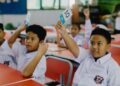 ILUSTRASI: Siswa sekolah dasar sedang mengikuti pembelajaran di kelas. (Canva)