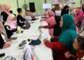 Warga memanfaatkan layanan cek kesehatan gratis dalam program Demang Ngantor Deso di Desa Jragung, Kecamatan Karangawen, Kabupaten Demak, Rabu, 29 Juli 2026. (M. Burhanuddin Aslam/Lingkarjateng.id)