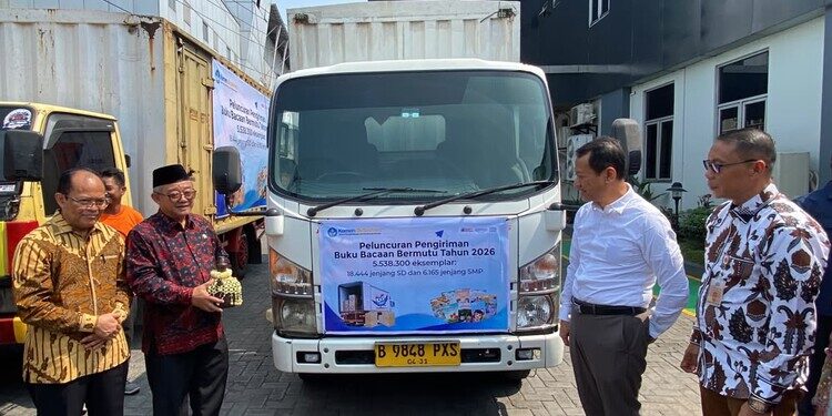 Mendikdasmen lepas pengiriman buku di Kudus
