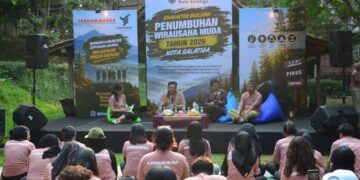 Wali Kota Salatiga Robby Hernawan (kedua kiri) dalam acara diskusi bersama peserta Ngobras (Ngobrol Asyik) pada kegiatan Character Building Program Penumbuhan Wirausaha Muda Kota Salatiga, Selasa, 14 Juli 2026. (Dok Prokompim Setda Salatiga/Lingkarjateng.id)