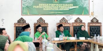 Beri Manfaat ke Warga, PPP Jepara Awali Rapat Perdana dengan Penyaluran Bantuan Sosial 10 Rapat perdana Pengurus Harian DPC PPP Jepara, Kamis, 30 Juli 2026. (Lingkarjateng.id)