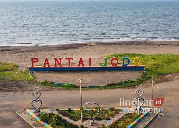 Jembatan Akses Pantai Jodo Batang Akan Dibangun, Anggaran Tembus Miliaran Rupiah 25 Batang mulai merealisasikan pembangunan jembatan penghubung menuju kawasan wisata Pantai Jodo di Desa Sidorejo, Kecamatan Gringsing, Kabupaten Batang. (Lingkarjateng.id)