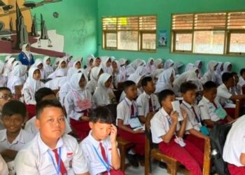 Para peserta didik baru sekolah dasar di Batang sedang mengikuti kegiatan Masa Pengenalan Lingkungan Sekolah (MPLS) di Batang, Senin, 13 Juli 2026. (Antara/Lingkarjateng.id)
