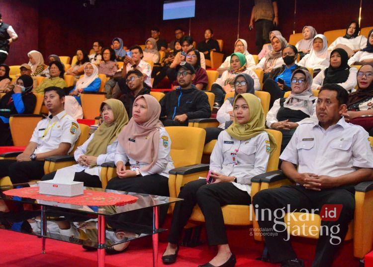 Puluhan pedagang Pasar Raya 1 saat mengikuti pelatihan pemasaran online di Mini Theater Kantor DPRD, Rabu, 8 Juli 2026. (Prokompim Setda Salatiga/Lingkarjateng.id)