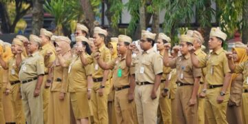 Pemkab Grobogan Siapkan Penataan ASN Berbasis Kompetensi 10 Jajaran aparatur sipil negara (ASN) Pemerintah Kabupaten Grobogan mengikuti apel di halaman Sekretariat Daerah (Setda) setempat pada Senin, 6 Juli 2026. (dok for Lingkarjateng.id)