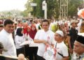 Pemkab Jepara Anggarkan Rp21,1 Miliar untuk Kesejahteraan Guru Lintas Lembaga 29 Bupati Jepara, Witiarso Utomo, didampingi Wakil Bupati, M. Ibnu Hajar, menyerahkan secara simbolis bantuan Kartu Guru Sejahtera di Alun-Alun Jepara, Jumat, 31 Juli 2026. (dok for Lingkarjateng.id)