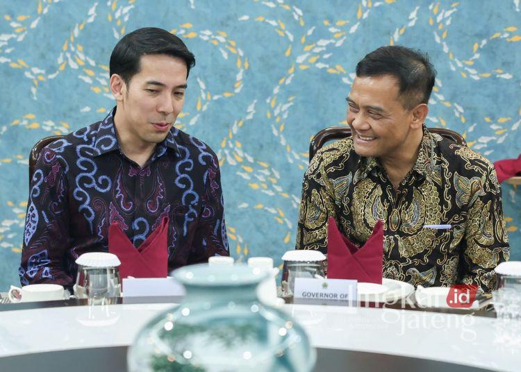 Gubernur Jawa Tengah, Ahmad Luthfi (kanan), berbincang dengan Chief Operating Officer (COO) Sembcorp Industries, Gareth Wong (kiri), di Kota Semarang pada Selasa 21 Juli 2026. (dok for Lingkarjateng.id)