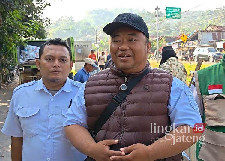 Perkuat Mitigasi Kekeringan, Pemkab Pekalongan Dorong Percepatan Normalisasi Irigasi 25 Kepala Bidang Prasarana, Sarana, dan Penyuluhan (PSP) DKPP Kabupaten Pekalongan, Sutanto, memberikan keterangan kepada awak media di sela kegiatan bersih-bersih sampah dan sedimentasi saluran irigasi Sudikampir, Desa Kalipancur, Kecamatan Bojong pada Rabu, 15 Juli 2026. (Fahri Akbar/Lingkarjateng.id)