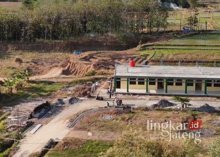 Tambang Galian C Diduga Tak Berizin di Kudus Dekati Area Ponpes, Pengelola Khawatir Ganggu Fondasi Bangunan 25 Tampak aktivitas tambang galian C mendekati area Ponpes Tahfidz Modern Al-Aqsa Qutb di Desa Kaliwungu, Kecamatan Kaliwungu, Kabupaten Kudus. (Tangkapan layar FB Info Kudus Now/Lingkarjateng.id)