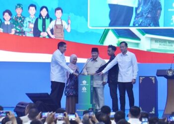 Presiden RI Prabowo Subianto saat meresmikan akad massal KPR Subsidi dan KUR Perumahan di Perumahan Puri Delta City Side, Kabupaten Batang, Kamis, 30 Juli 2026. (Lingkarjateng.id)