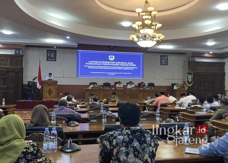 Dongkrak PAD, DPRD Dorong Pemkab Kudus Optimalkan Potensi Pendapatan Daerah 25 Rapat Paripurna dengan agenda Jawaban Bupati atas Pandangan Umum Fraksi-Fraksi terhadap Rancangan Peraturan Daerah (Ranperda) tentang Pertanggungjawaban Pelaksanaan APBD Kabupaten Kudus Tahun 2025, Kamis, 2 Juli 2026. (Nisa Hafizhotus S./Lingkarjateng.id)