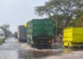 Banjir rob menggenangi salah satu titik di Jalan Pantura Kabupaten Demak, Kamis, 16 Juli 2026. (M. Burhanuddin Aslam/Lingkarjateng.id)