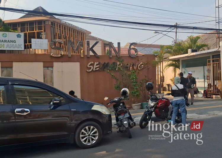 Suasana SMKN 6 Kota Semarang usai adanya keracunan massal yang diduga disebabkan menu MBG, Jumat, 31 Juli 2026. (Syahril Muadz/Lingkarjateng.id)