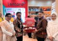 Wali Kota Salatiga Robby Hernawan bersama Ketua TP PKK Retno Robby Hernawan saat menyambangi stan pameran Kota Salatiga di Indonesia City Expo (ICE) 2026, Rabu, 1 Juli 2026. (Dok.Prokompim Setda Salatiga/Lingkarjateng.id)