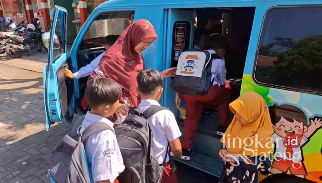 Kisah Inspiratif SD di Tengaran, Guru Patungan Beli Mobil Bekas Angkot Disulap Jadi Armada Antar Siswa 26 Screenshot 2026 07 17 230227