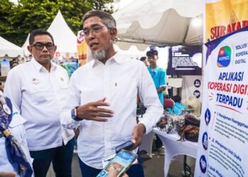 Sekda Jawa Tengah, Sumarno, memberi keterangan saat menghadiri Gelar Produk Koperasi dan UMKM di Stadion Manahan, Surakarta, Sabtu, 11 Juli 2026. (Lingkarjateng Group Network/Lingkarjateng.id)