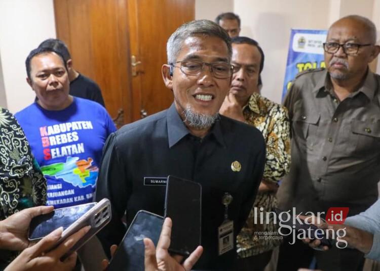 Sekda Jawa Tengah, Sumarno, memberi keterangan kepada awak media di Kantor DPRD Jateng, Kecamatan Semarang Selatan, Kota Semarang, Kamis, 30 Juli 2026. (Humas Pemprov Jateng/Lingkarjateng.id)
