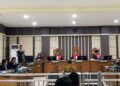 Suasana sidang lanjutan kasus proyek pembangunan rel kereta pada Direktorat Jenderal Perkeretaapian (DJKA) Kementerian Perhubungan dengan terdakwa Bupati Pati Nonaktif Sudewo di Pengadilan Tipikor Semarang pada Senin, 27 Juli 2026. (Rizky Syahrul/Lingkarjateng.id)