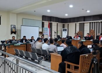 Sidang Kasus Sudewo Ungkap Dugaan Aliran Dana Proyek JGSS, Nama Gus Miftah Turut Disebut 25 Proses sidang lanjutan perkara dugaan korupsi yang menjerat Bupati Pati nonaktif Sudewo di Pengadilan Tipikor Semarang, Senin, 13 Juli 2026. (Rizky Syahrul Al-Fath/Lingkarjateng.id)