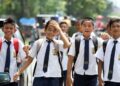 ILUSTRASI: Pelajar SMP berjalan kaki menuju sekolah. (Antara/Lingkarjateng.id)