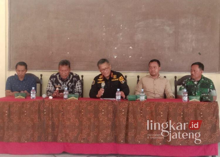 Sosialisasi proyek pembangunan Kampung Nelayan Merah Putih di Balai Desa Gempolsewu, Kecamatan Rowosari, Kabupaten Kendal, Selasa, 28 Juli 2026. (Anik Kustiani/Lingkarjateng.id)