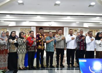 Ikuti Entry Meeting Ombudsman, Plt Bupati Pekalongan Komitmen Perkuat Kualitas Pelayanan Publik 25 Plt Bupati Pekalongan, Sukirman (empat dari kiri), saat mengikuti Entry Meeting Penilaian Maladministrasi Pelayanan Publik Tahun 2026 di Gedung Gradhika Bhakti Praja, Semarang, Selasa, 28 Juli 2026. (Humas Pemkab Pekalongan/Lingkarjateng.id)