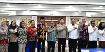 Plt Bupati Pekalongan, Sukirman (empat dari kiri), saat mengikuti Entry Meeting Penilaian Maladministrasi Pelayanan Publik Tahun 2026 di Gedung Gradhika Bhakti Praja, Semarang, Selasa, 28 Juli 2026. (Humas Pemkab Pekalongan/Lingkarjateng.id)