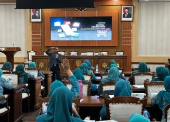 Kader PKK Jepara Dilatih Promosikan Produk UMKM dan UP2K Lewat Digital Marketing 25 Pelatihan digital marketing bagi kader TP PKK Jepara di Gedung Shima, Selasa, 21 Juli 2026. (Tomi Budianto/Lingkarjateng.id)