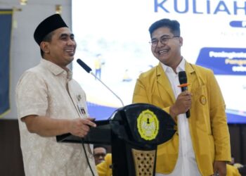Wakil Gubernur Jawa Tengah, Taj Yasin Maimoen (kiri), memberikan arahan saat pelepasan mahasiswa Unsoed untuk program KKN di Auditorium Graha Widyatama Profesor Rubijanto Misman kampus Unsoed pada Selasa, 7 Juli 2026. (dok for Lingkarjateng.id)