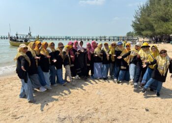 Madrasah Lansia 'Aisyiyah (MLA) Kabupaten Pati mengikutin outing class di Pantai Wates, Kabupaten Rembang, Sabtu, 18 Juli 2026. (dok for Lingkarjateng.id)