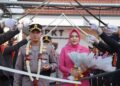 Tradisi Pedang Pora Warnai Pergantian Kapolres Grobogan 33 Tradisi pedang pora penyambutan Kapolres Grobogan yang baru, AKBP Endhie Pratama beserta istri, Maya Pratama di Mapolres Grobogtan pada Jumat, 3 Juli 2026. (dok for Lingkarjateng.id)