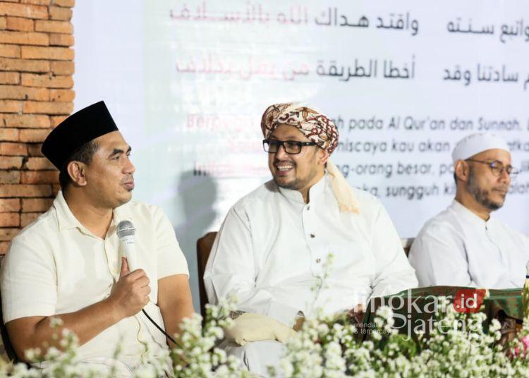 Wakil Gubernur Jawa Tengah Taj Yasin Maimoen (kiri) menghadiri Haul Akbar Kyai Ageng Kafiluddin K Munawar Kholil ke-20 dan Masyayikh di Pondok Pesantren Al Marom Menduran, Purwodadi, Kabupaten Grobogan pada Minggu, 12 Juli 2026. (dok for Lingkarjateng.id)
