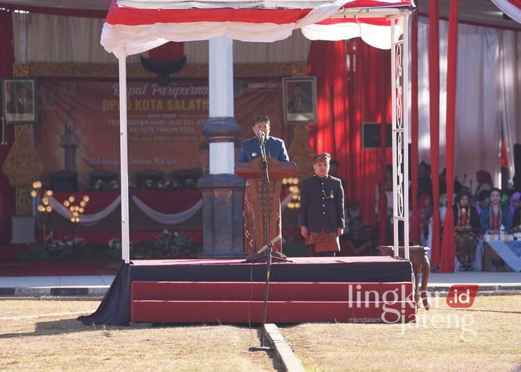 Wali Kota Salatiga, Robby Hernawan, memimpin upacara peringatan Hari Jadi ke-1276 Kota Salatiga di Alun-alun Pancasila, Jumat, 24 Juli 2026. (Prokompim Setda Salatiga/Lingkarjateng.id)