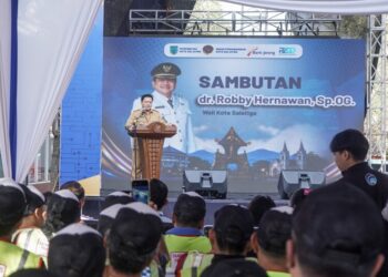 Genjot PAD, Salatiga Mulai Uji Coba Pembayaran Parkir Elektronik 29 Wali Kota Salatiga, Robby Hernawan, memberi sambutan dalam peresmian uji coba sistem pembayaran parkir elektronik, Senin, 27 Juli 2026. (Prokompim Setda Salatiga/Lingkarjateng.id)