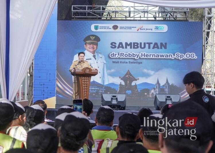 Wali Kota Salatiga, Robby Hernawan, memberi sambutan dalam peresmian uji coba sistem pembayaran parkir elektronik, Senin, 27 Juli 2026. (Prokompim Setda Salatiga/Lingkarjateng.id)