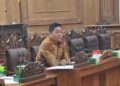 Ketua DPRD Pati Ali Badrudin saat menerima aspirasi pertani Desa Karangsari, Kecamatan Cluwak. (Lingkarjateng.id)