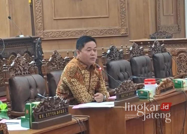Ketua DPRD Pati Ali Badrudin saat menerima aspirasi pertani Desa Karangsari, Kecamatan Cluwak. (Lingkarjateng.id)
