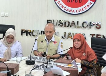 Penanggulangan Bencana di Jateng, DPRD Tekankan Optimalisasi EWS dan Edukasi Dini 25 Anggota Komisi E DPRD Jateng Ida Nurul Farida (kanan) saat menyampaikan sambutan dalam Focus Group Discussion (FGD) Pelayanan Informasi Rawan Bencana Provinsi di Kantor BPBD Jateng pada Rabu, 15 Juli 2026. (Dok. Pribadi/Lingkarjateng.id)
