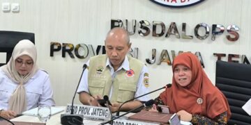 Anggota Komisi E DPRD Jateng Ida Nurul Farida (kanan) saat menyampaikan sambutan dalam Focus Group Discussion (FGD) Pelayanan Informasi Rawan Bencana Provinsi di Kantor BPBD Jateng pada Rabu, 15 Juli 2026. (Dok. Pribadi/Lingkarjateng.id)
