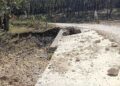 Jalan Penghubung Sinawah-Tegalsumur Grobogan Ambles, Warga Khawatir Kerusakan Meluas 33 Kondisi badan jalan penghubung Desa Sinawah dan Desa Tegalsumur, Kabupaten Grobogan yang ambles akibat longsor, Selasa, 7 Juli 2026. (Dok. Pribadi/Lingkarjateng.id)