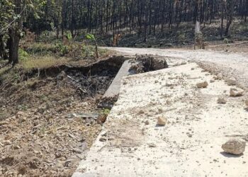 Jalan Penghubung Sinawah-Tegalsumur Grobogan Ambles, Warga Khawatir Kerusakan Meluas
