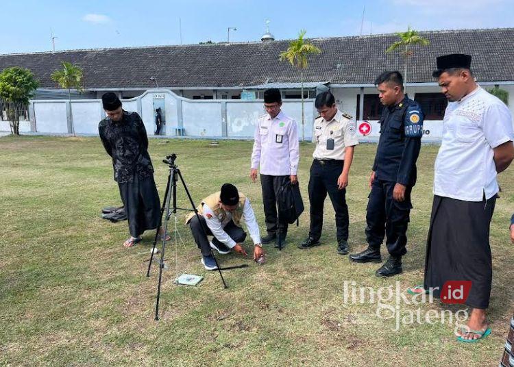 Kemenag Grobogan memberikan pelatihan Rashdul Kiblat atau penentuan arah kiblat kepada warga binaan Lapas Kelas IIB Purwodadi, Selasa, 14 Juli 2026. (Dok. Pribadi/Lingkarjateng.id)