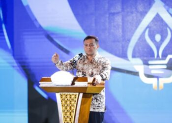 Raih Impactful Regional Leadership, Gubernur Jateng Tegaskan Pentingnya Kolaborasi 29 Gubernur Jawa Tengah Ahmad Luthfi memberikan sambutan di acara Solopos Best Brand & Innovation (SBBI) Award 2026 di The Alana Solo, Karanganyar, Jumat, 17 Juli 2026. (Dok. for Lingkarjateng.id)