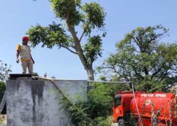Debit Air Menurun, Ratusan Warga Donorojo Jepara Kesulitan Air Bersih