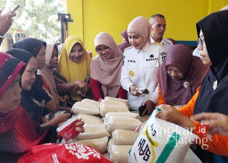 Bupati Kendal, Dyah Kartika Permanasari turun langsung meninjau pelaksanaan GPM di PKBM Wiyata Mulya Brangsong, Rabu 1 Juli 2026. (Anik Kustiani/Lingkarjateng.id)