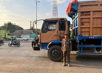 Tertibkan Truk Parkir Liar di Batas Kota, Satpol PP Kendal Utamakan Pendekatan Persuasif