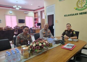 Kapolres Kendal AKBP Hendry Susanto saat mengunjungi kantor Kejaksaan Negeri (Kejari) Kendal pada Selasa, 14 Juli 2026. (Dok. for Lingkarjateng.id)