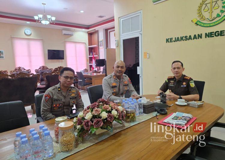 Kapolres Kendal AKBP Hendry Susanto saat mengunjungi kantor Kejaksaan Negeri (Kejari) Kendal pada Selasa, 14 Juli 2026. (Dok. for Lingkarjateng.id)